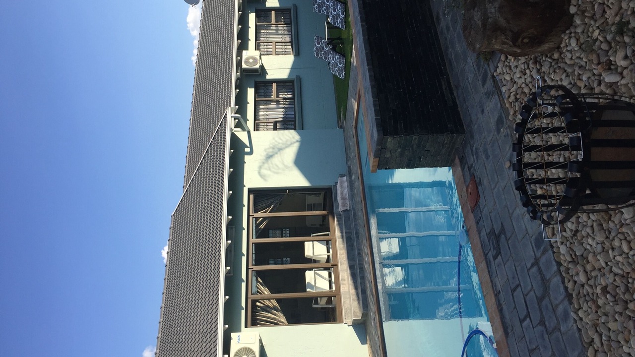 Photo of Outdoor in Robertsham