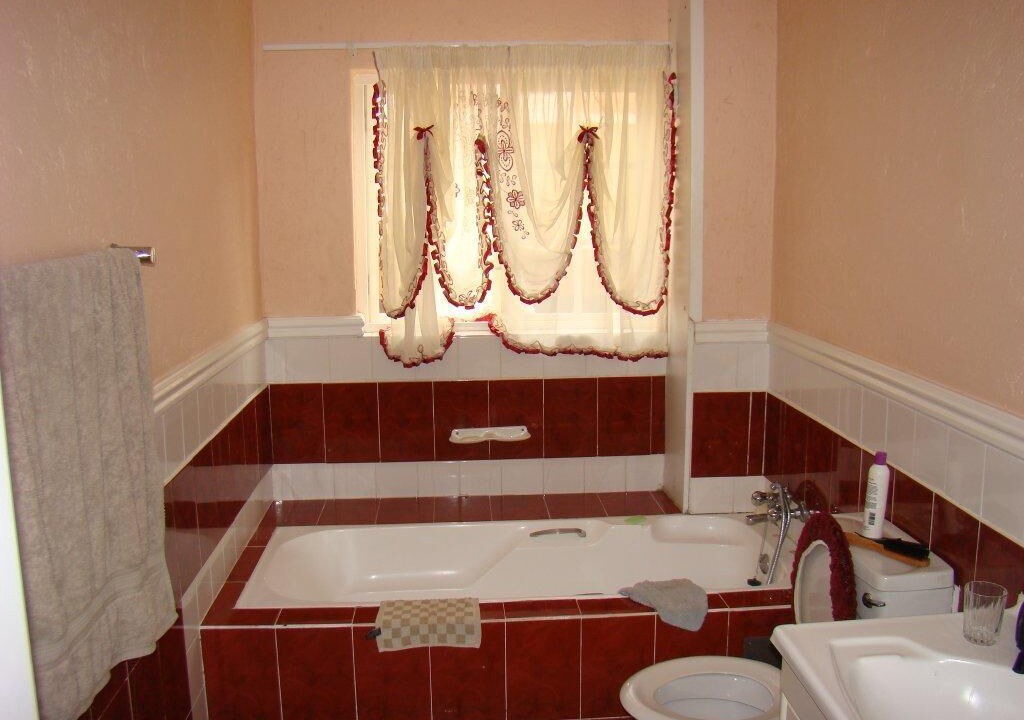 Photo of Bathroom in Shaka's Rock