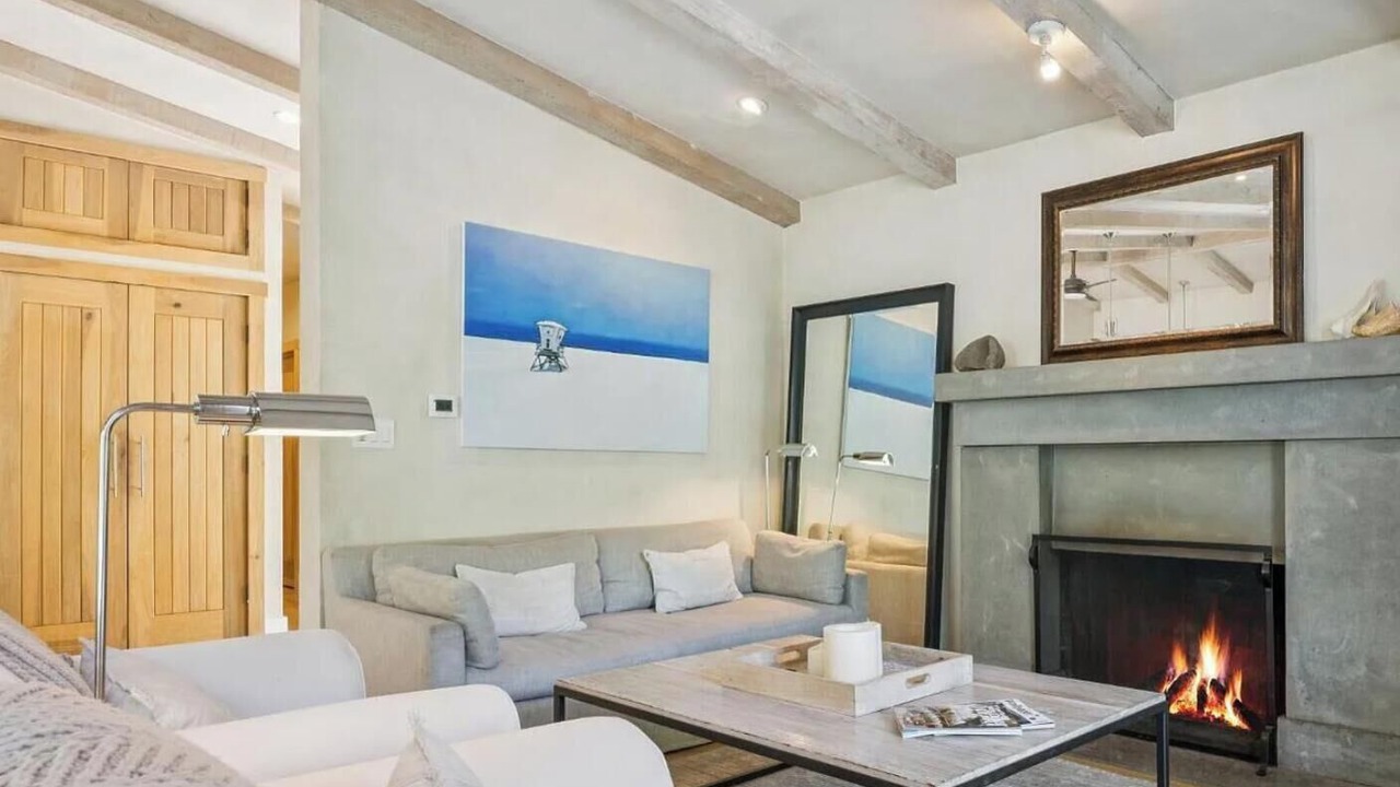 Photo of Livingroom in Kenwood