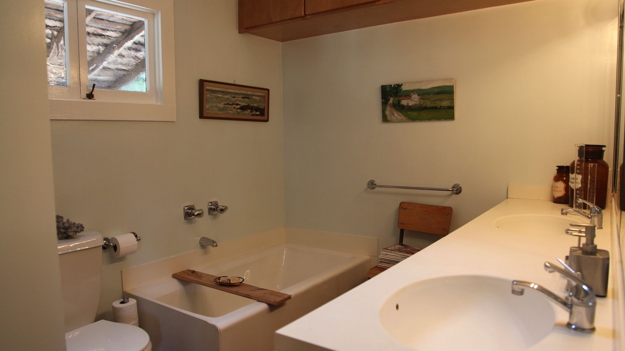 Photo of Bathroom in Almonte