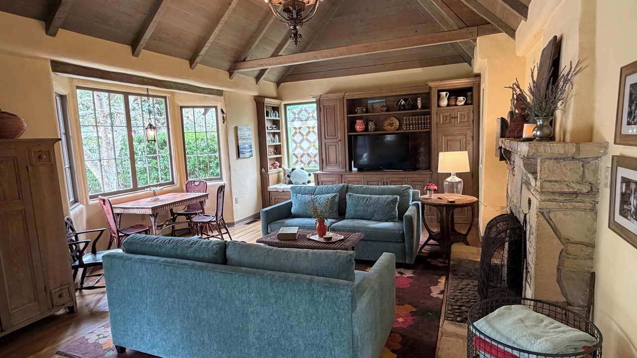 Photo of Livingroom in Golden Rectangle