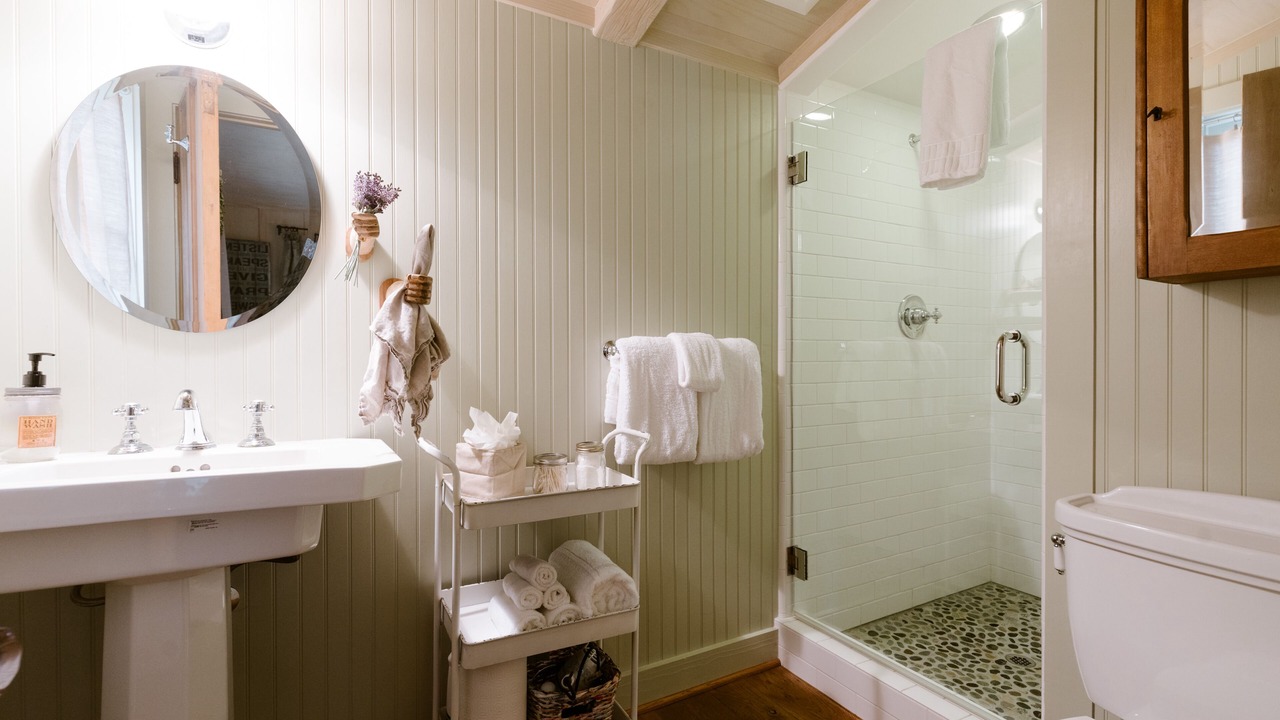 Photo of Bathroom in Golden Rectangle