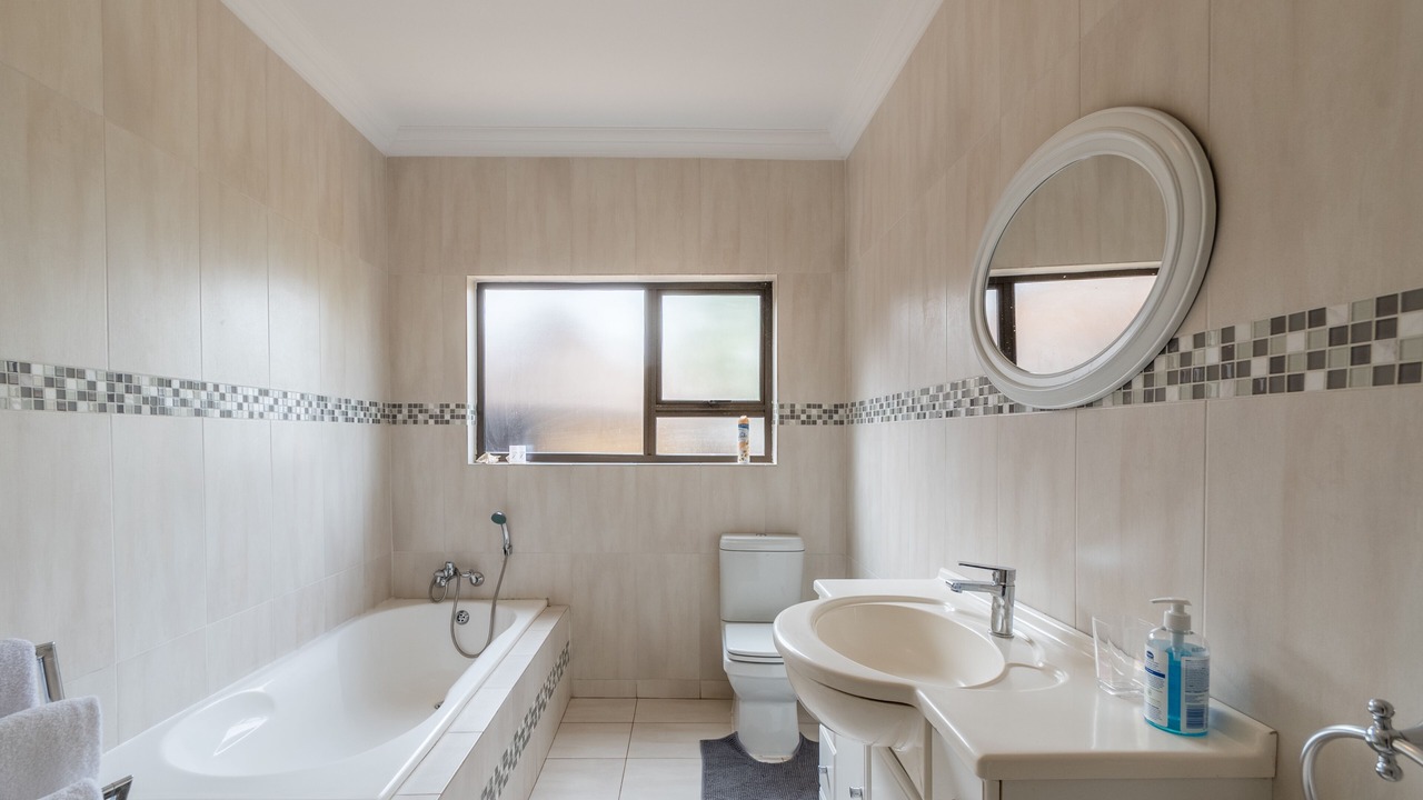 Photo of Bathroom in Glenvista