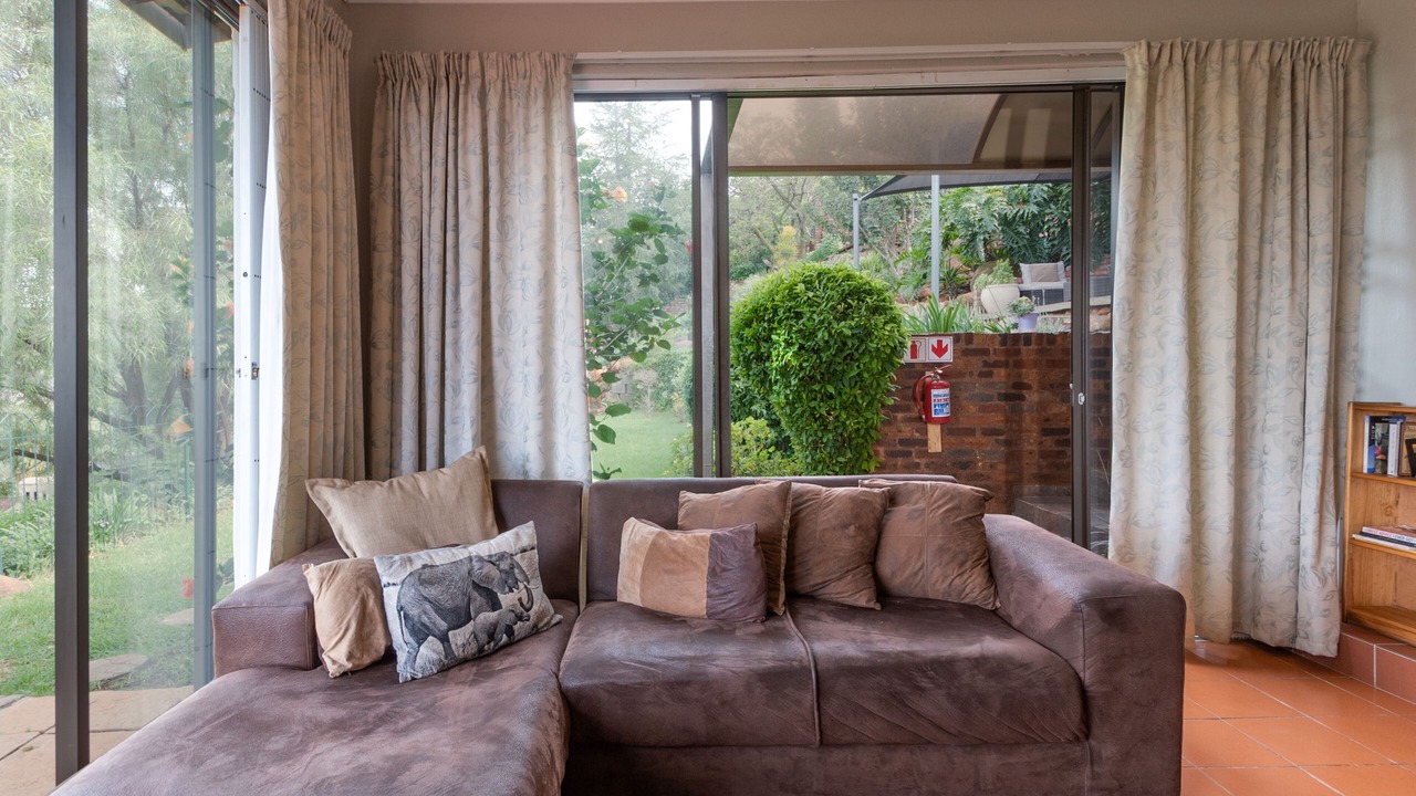 Photo of Livingroom in Glenvista