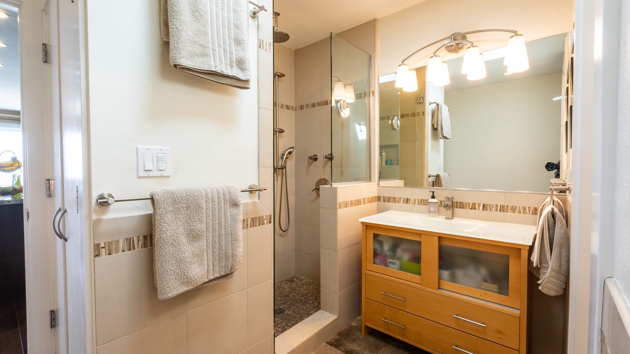 Photo of Bathroom in Upper Market