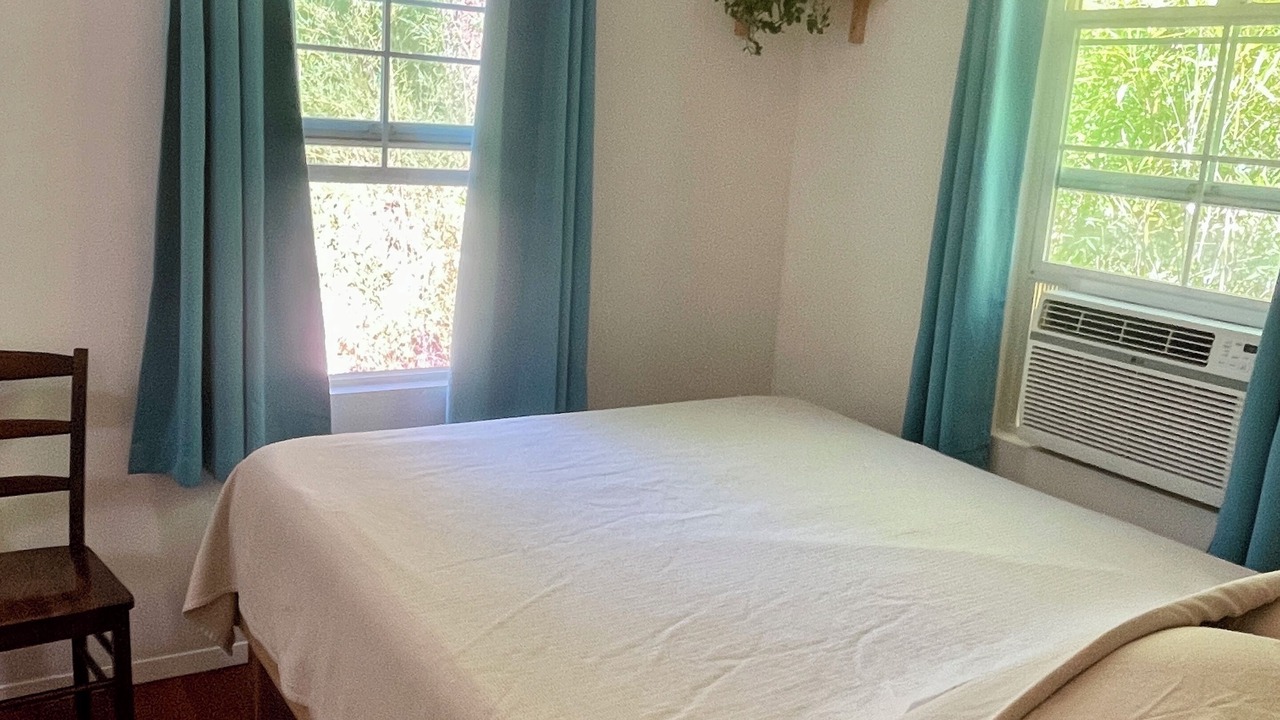 Photo of Bedroom in Hyampom