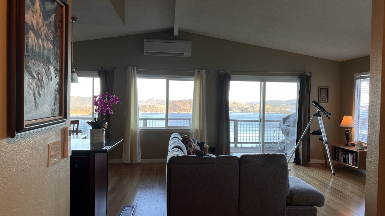Photo of Livingroom in Kelseyville