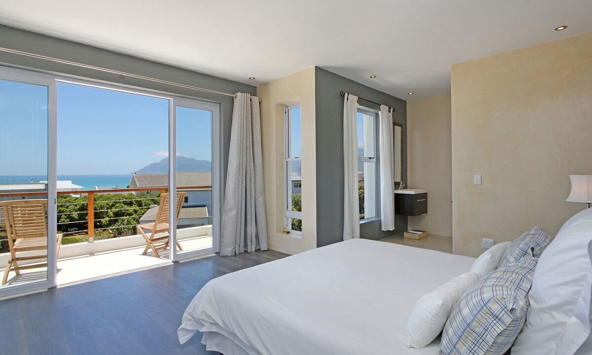 Photo of Bedroom in Kommetjie