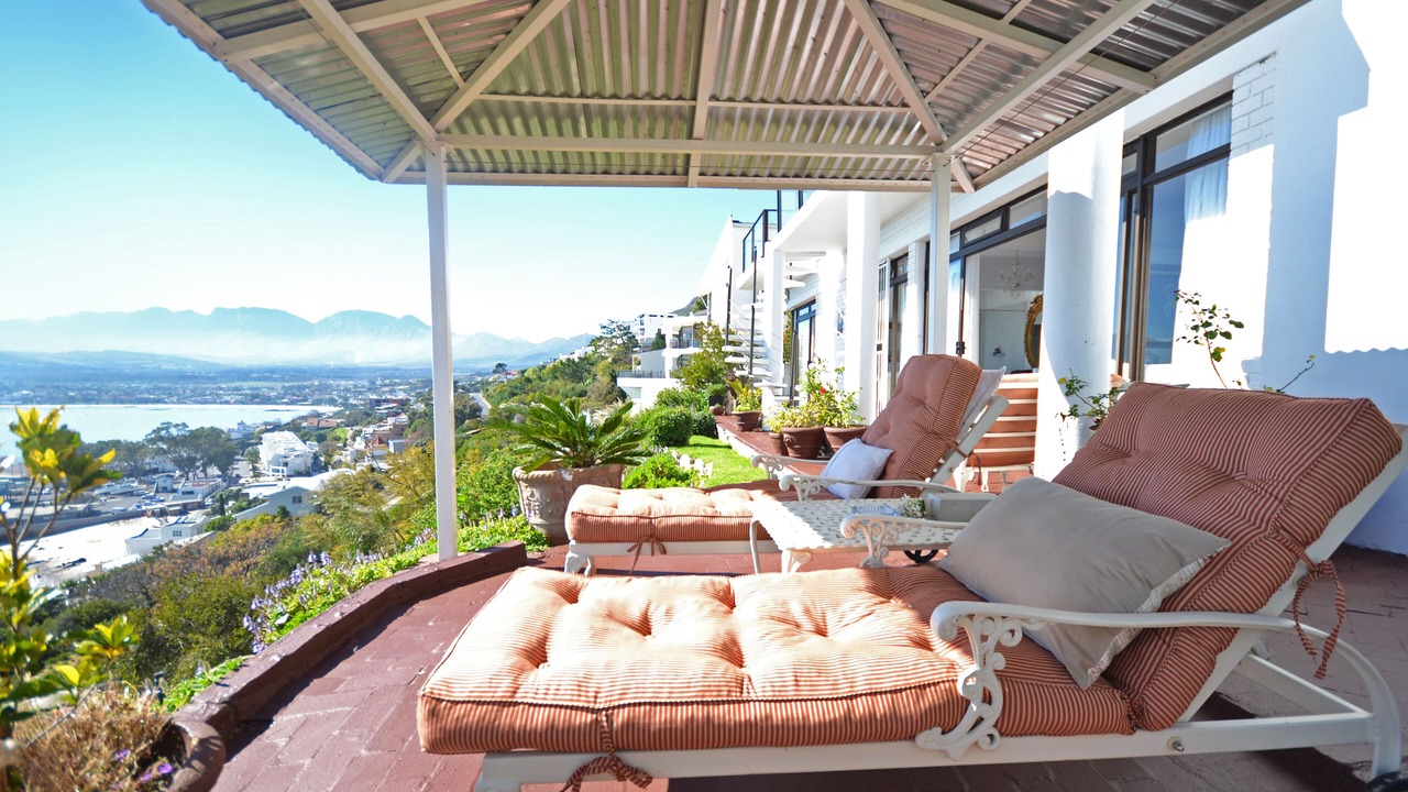 Photo of Patio Balcony in Mountainside