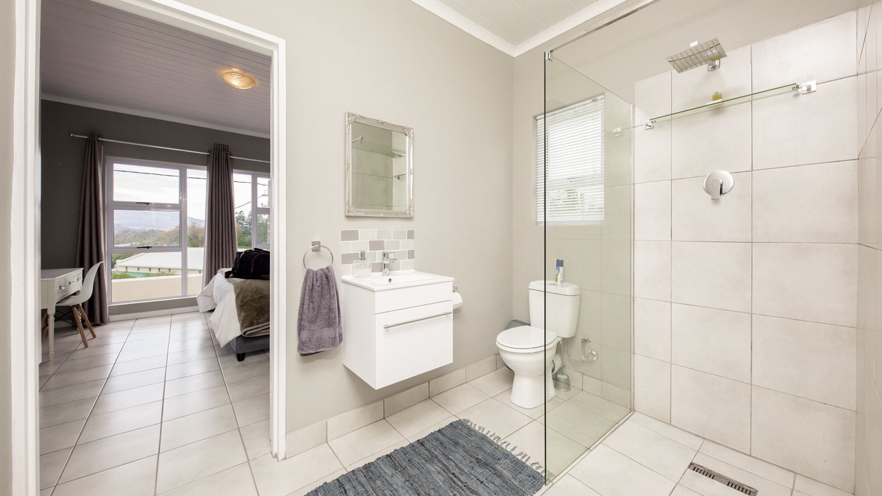 Photo of Bathroom in Elgin