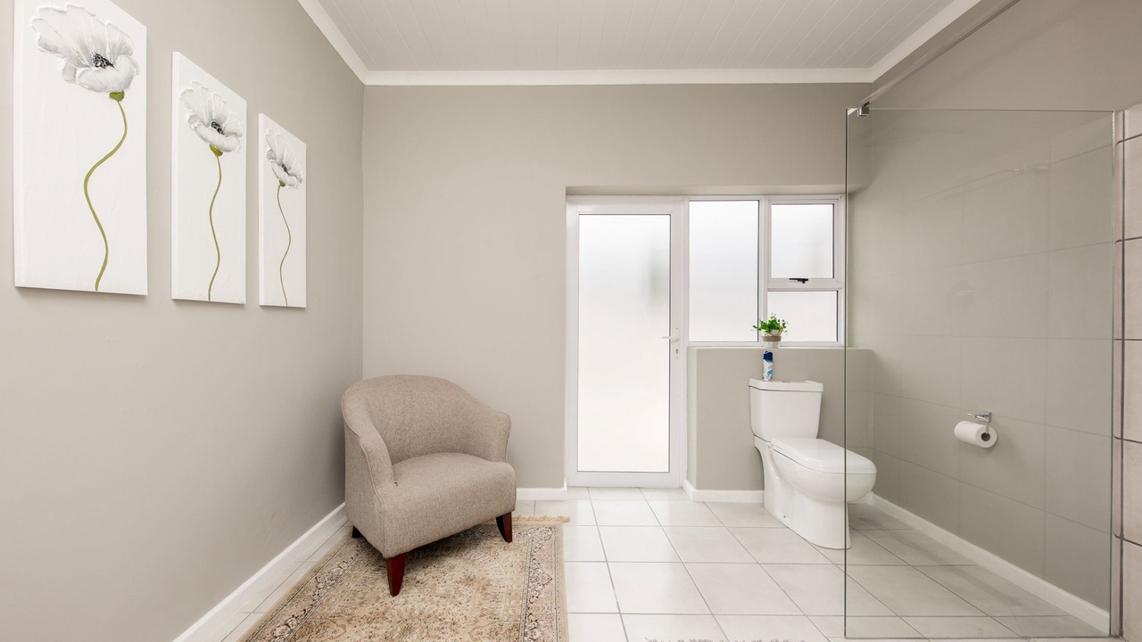 Photo of Bathroom in Elgin