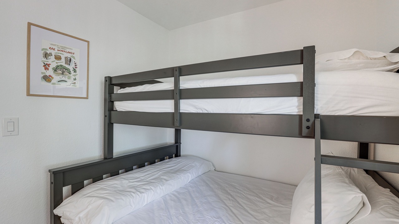 Photo of Bedroom in Oak Shores