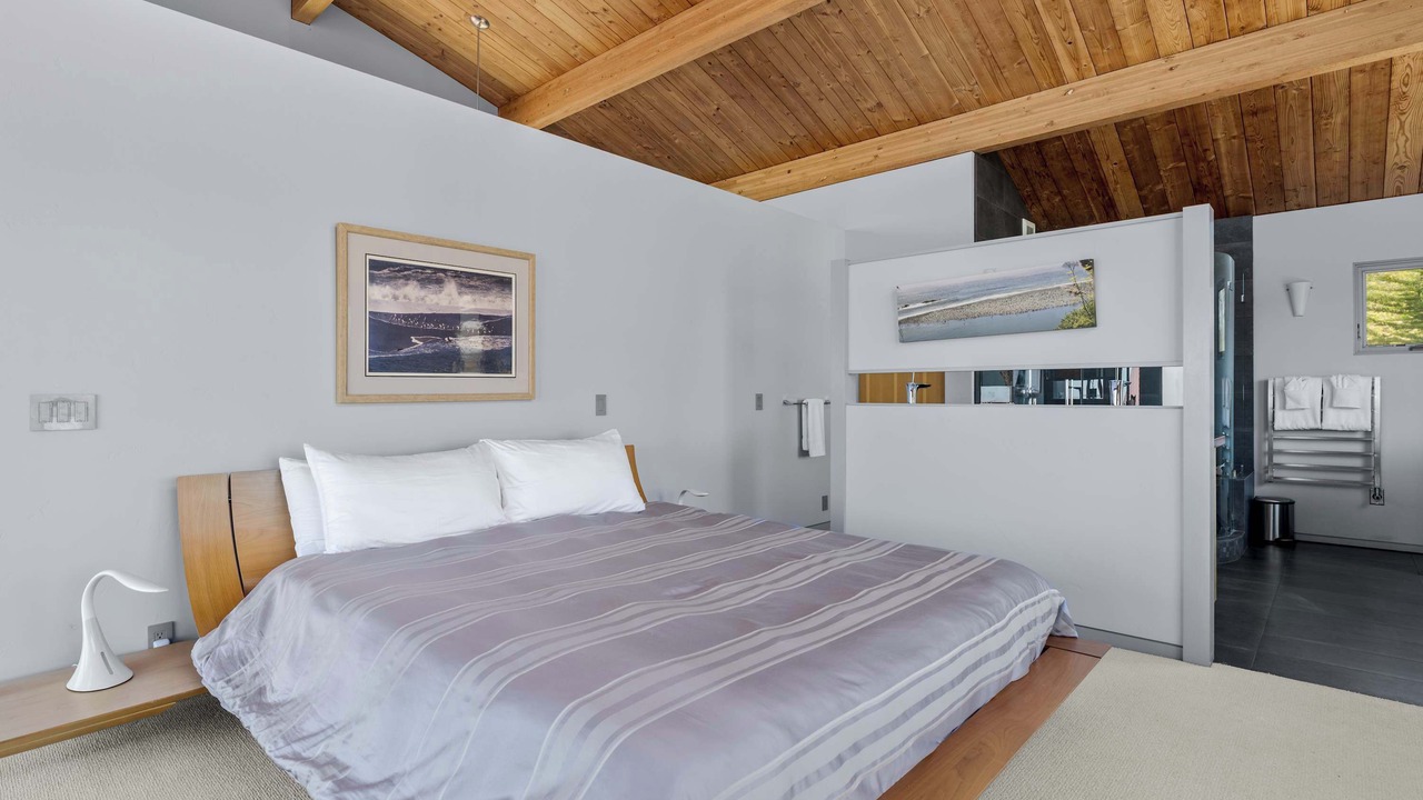Photo of Bedroom in Gualala