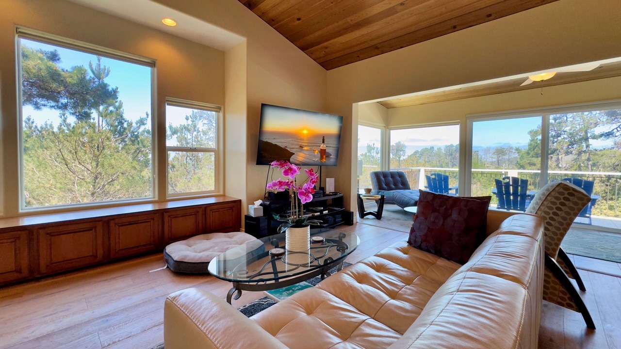Photo of Livingroom in Gualala