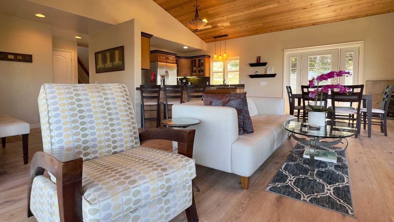 Photo of Livingroom in Gualala