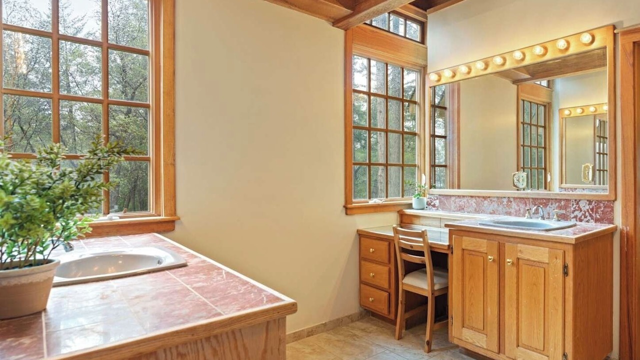 Photo of Bathroom in Brookdale