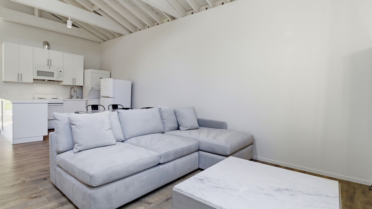 Photo of Livingroom in West Atherton
