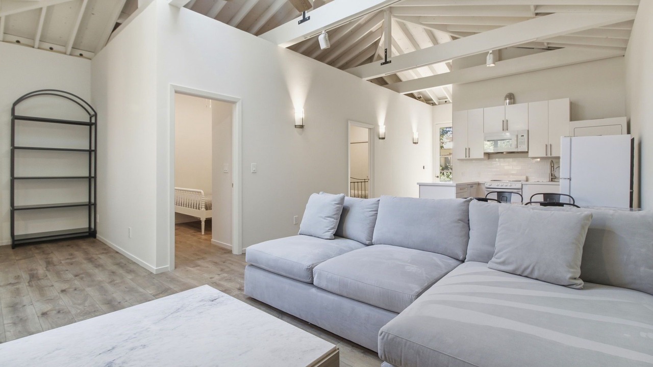 Photo of Livingroom in West Atherton