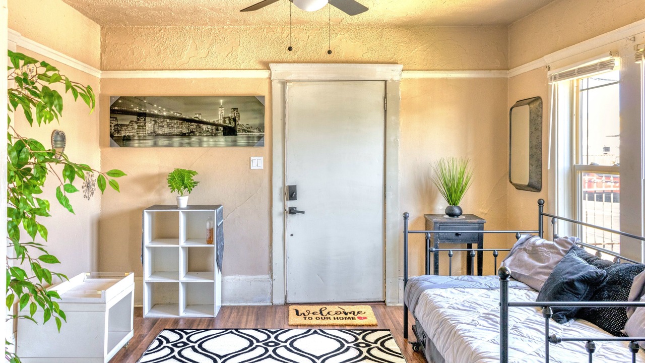 Photo of Bedroom in Oakland