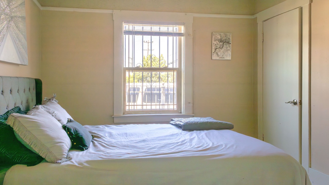 Photo of Bedroom in Oakland