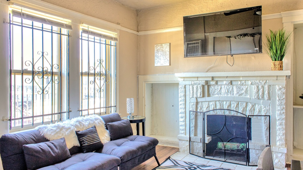 Photo of Livingroom in Oakland
