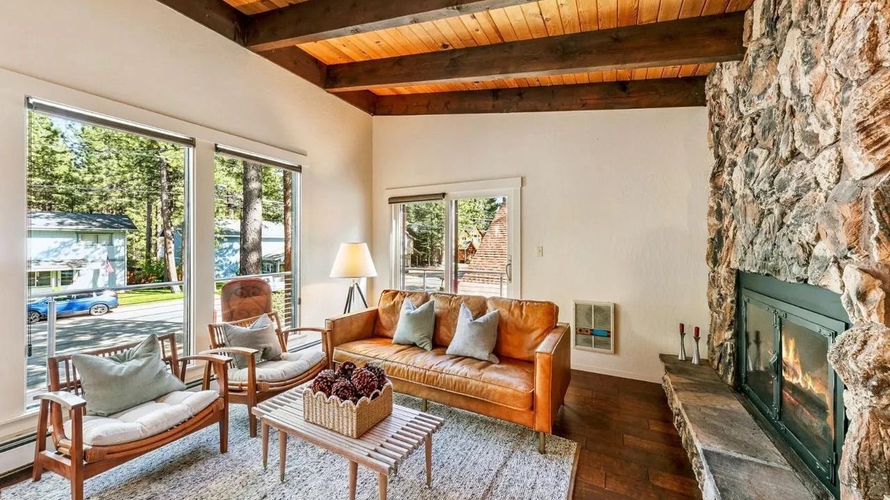 Photo of Livingroom in Pioneer Trail