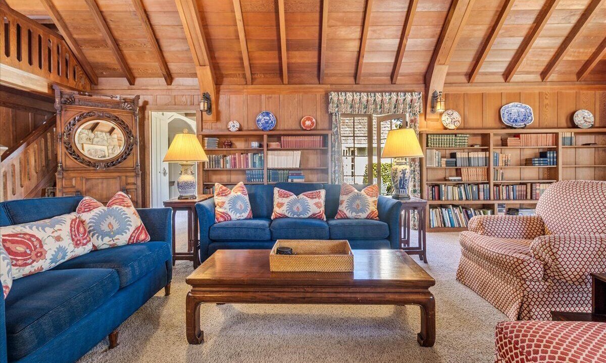 Photo of Livingroom in Carmel Point