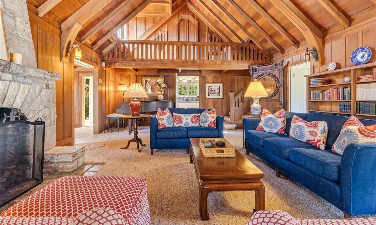 Photo of Livingroom in Carmel Point