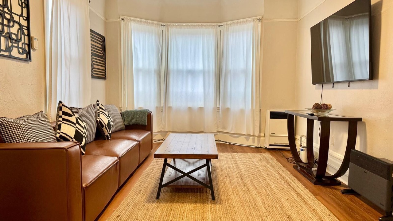 Photo of Livingroom in Uptown Oakland