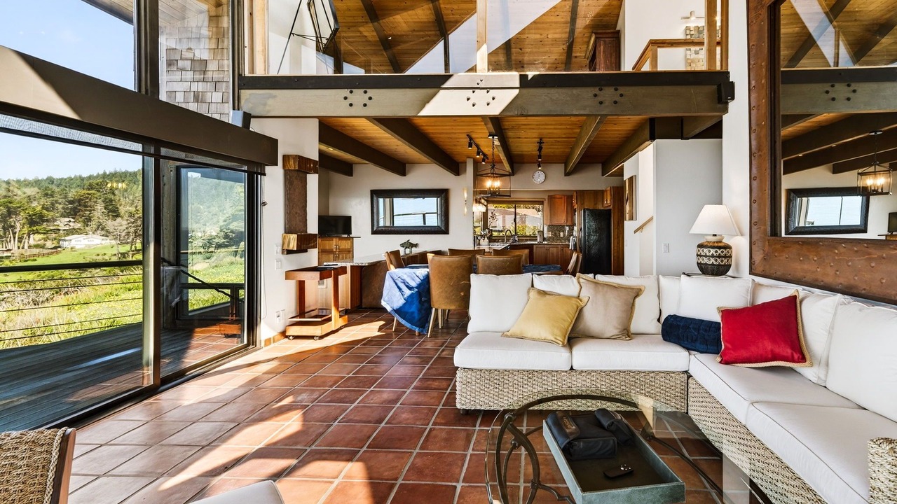 Photo of Livingroom in Gualala