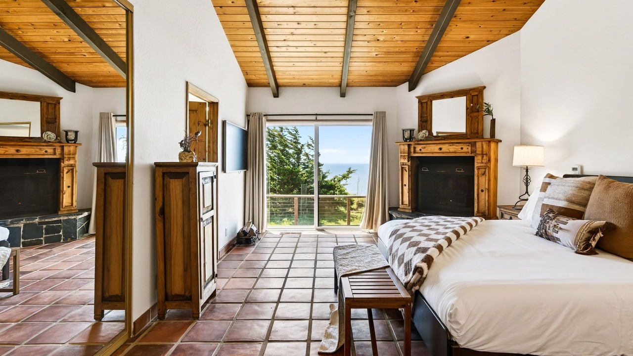 Photo of Bedroom in Gualala