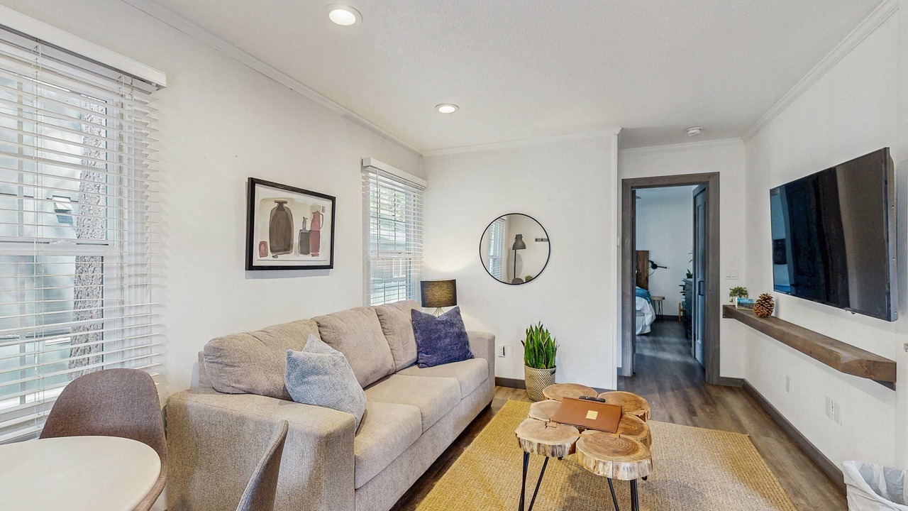 Photo of Livingroom in Lakeside Park