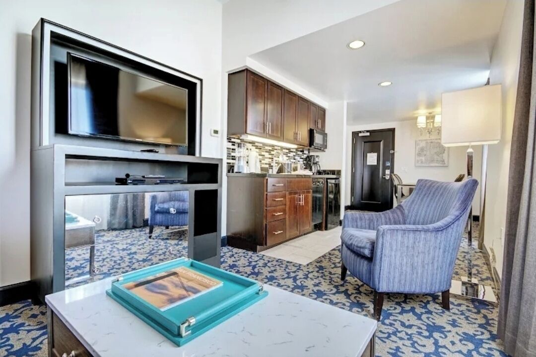 Photo of Livingroom in Theater District
