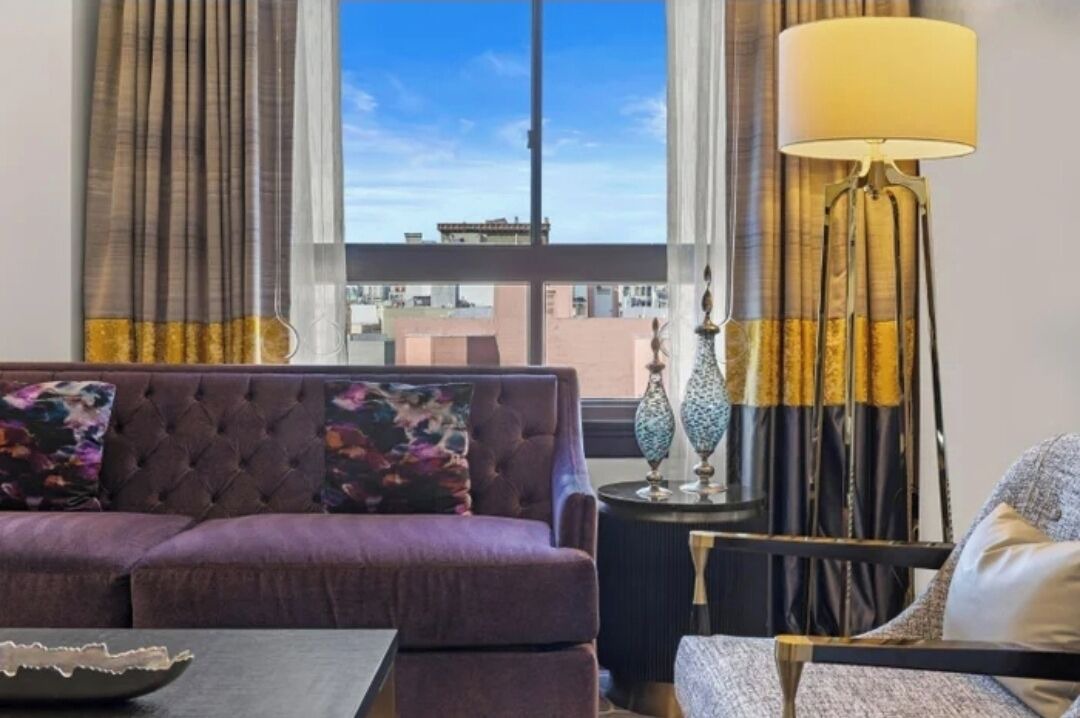Photo of Livingroom in Theater District