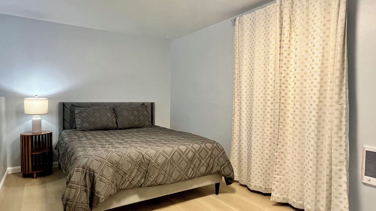 Photo of Bedroom in Oakland