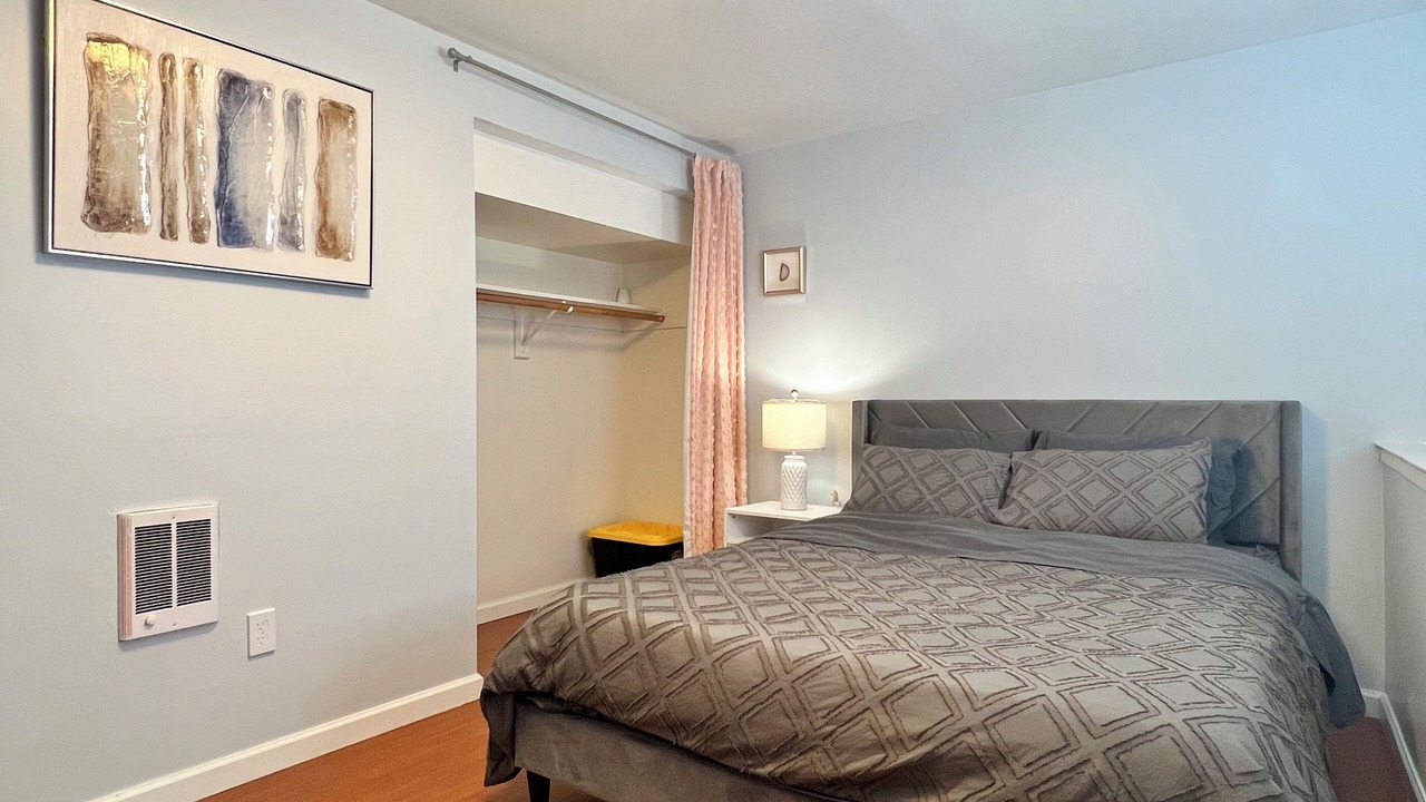 Photo of Bedroom in Oakland