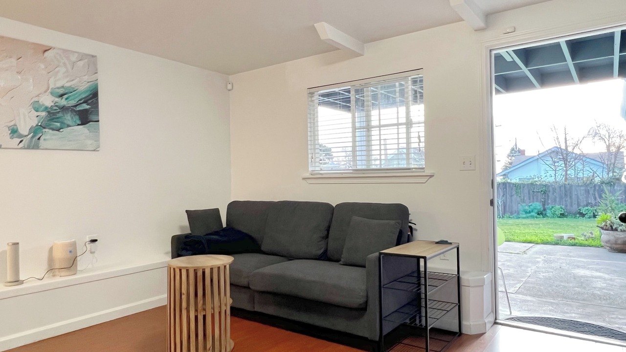 Photo of Livingroom in Oakland