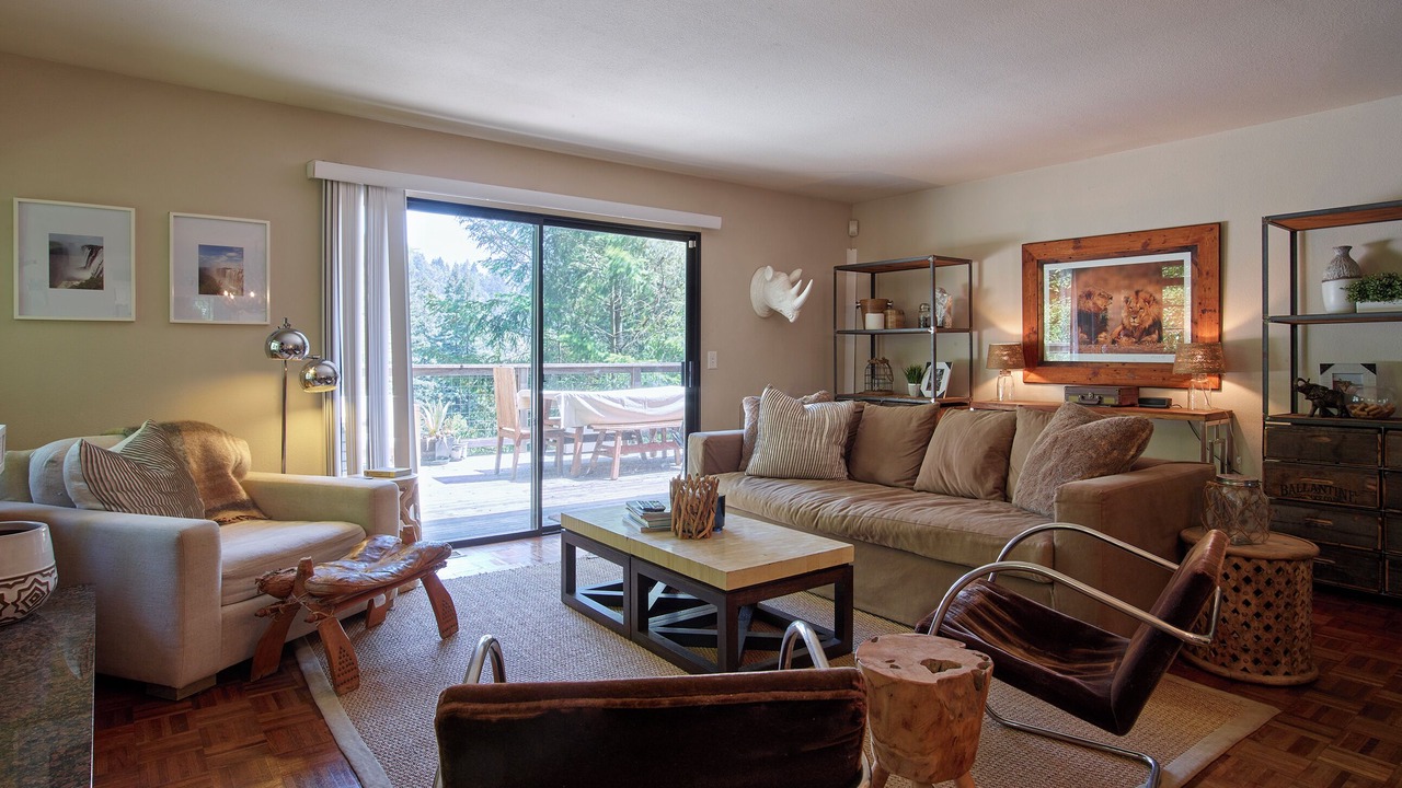 Photo of Livingroom in Guerneville