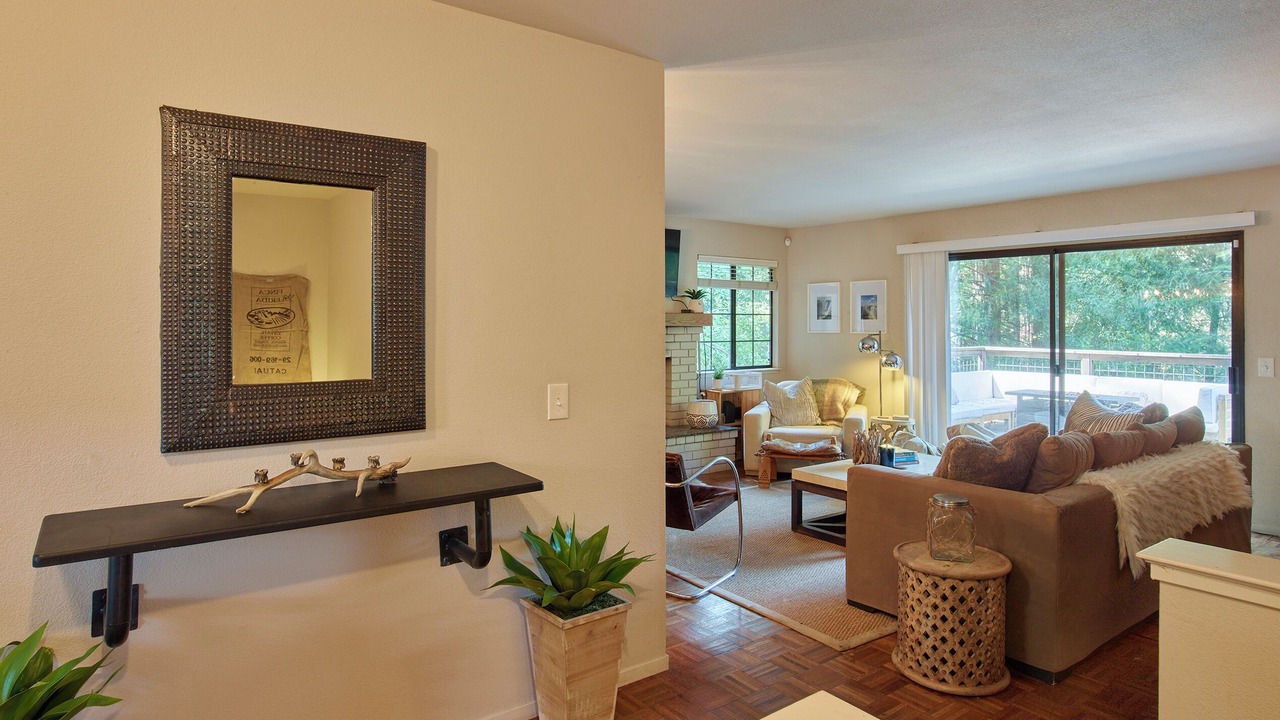 Photo of Livingroom in Guerneville