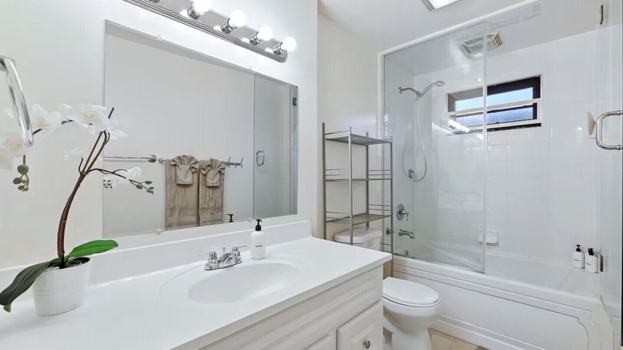 Photo of Bathroom in Serramonte