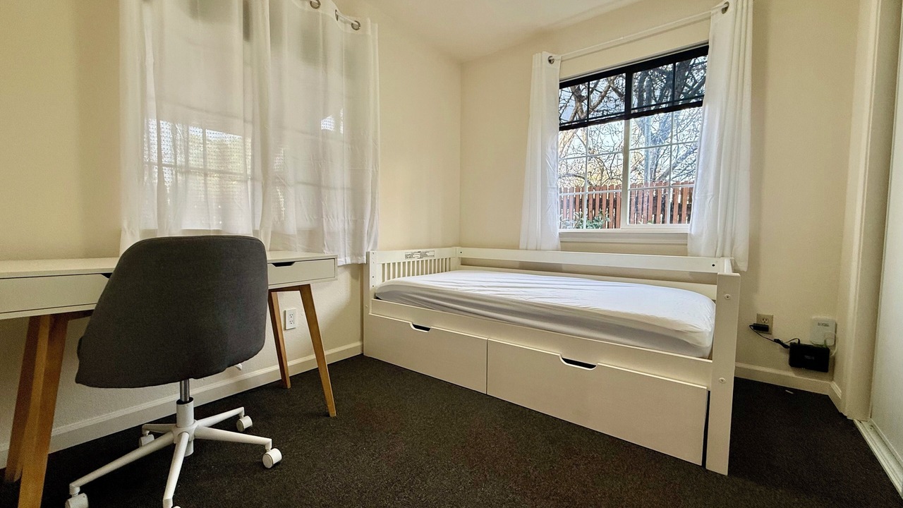 Photo of Bedroom in West Oakland