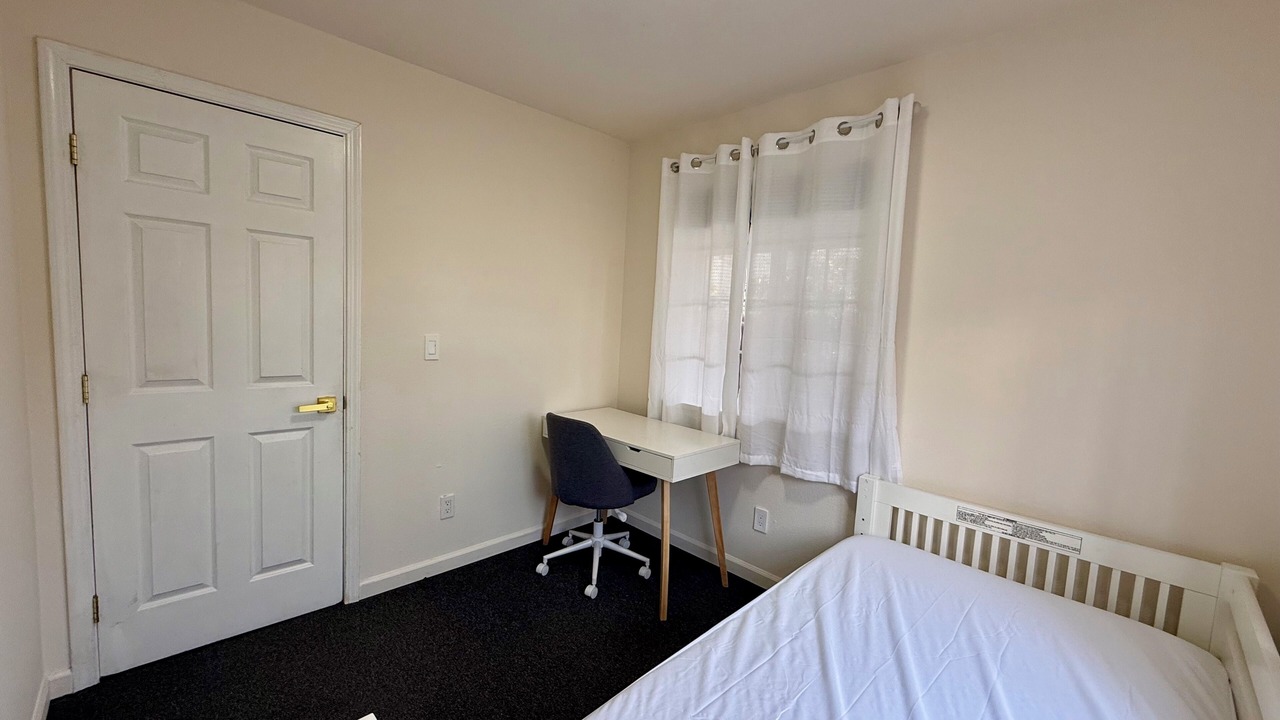 Photo of Bedroom in West Oakland