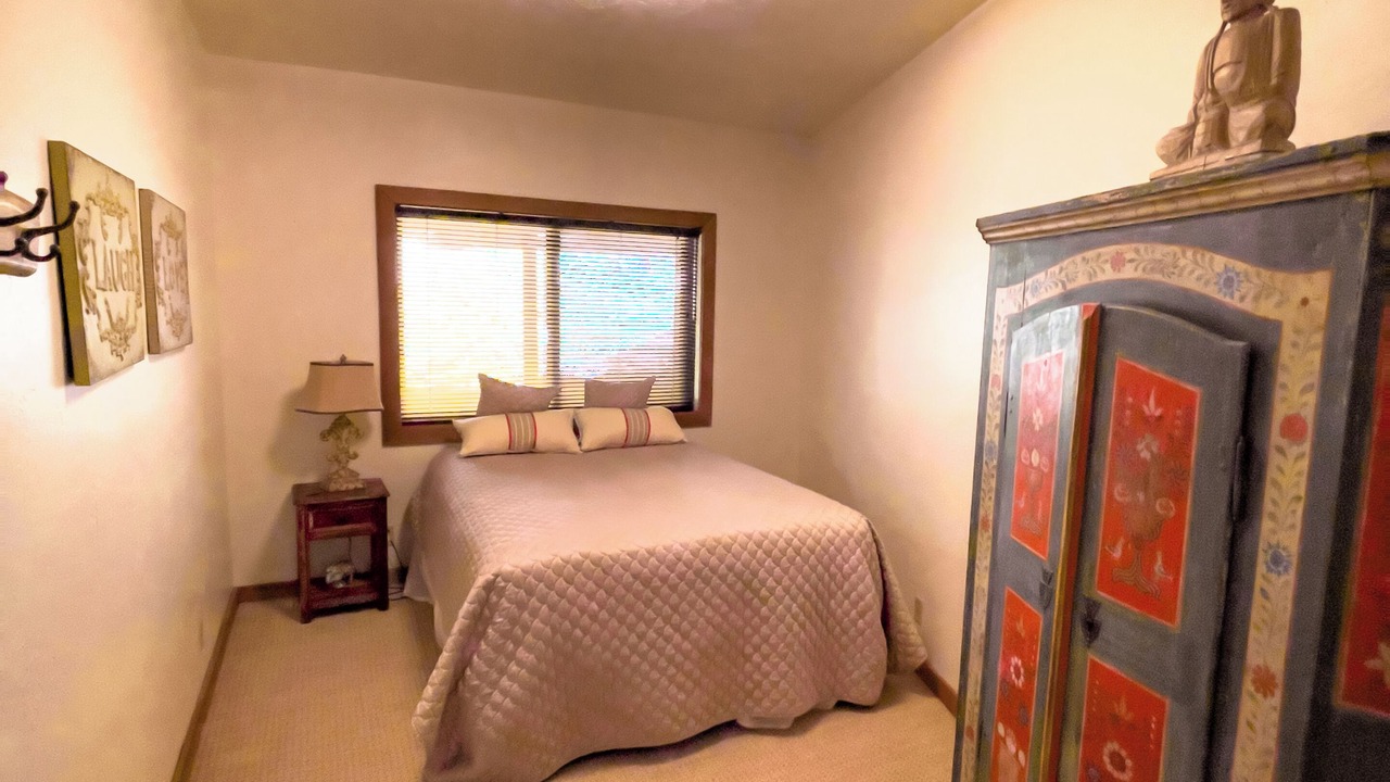 Photo of Bedroom in Oak Shores