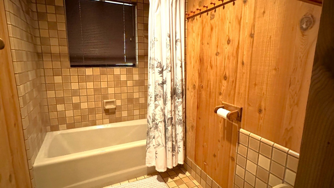 Photo of Bathroom in Oak Shores
