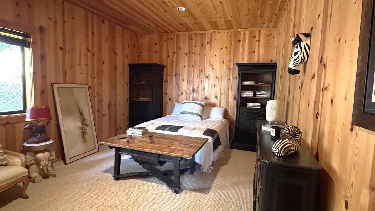 Photo of Bedroom in Oak Shores