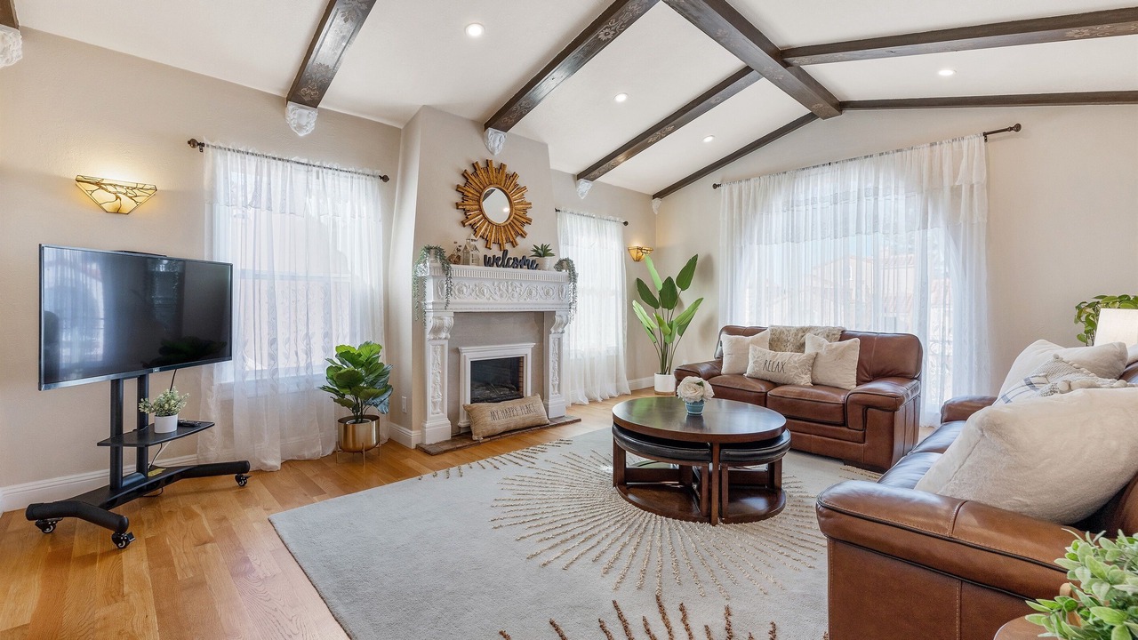 Photo of Livingroom in Merced Manor
