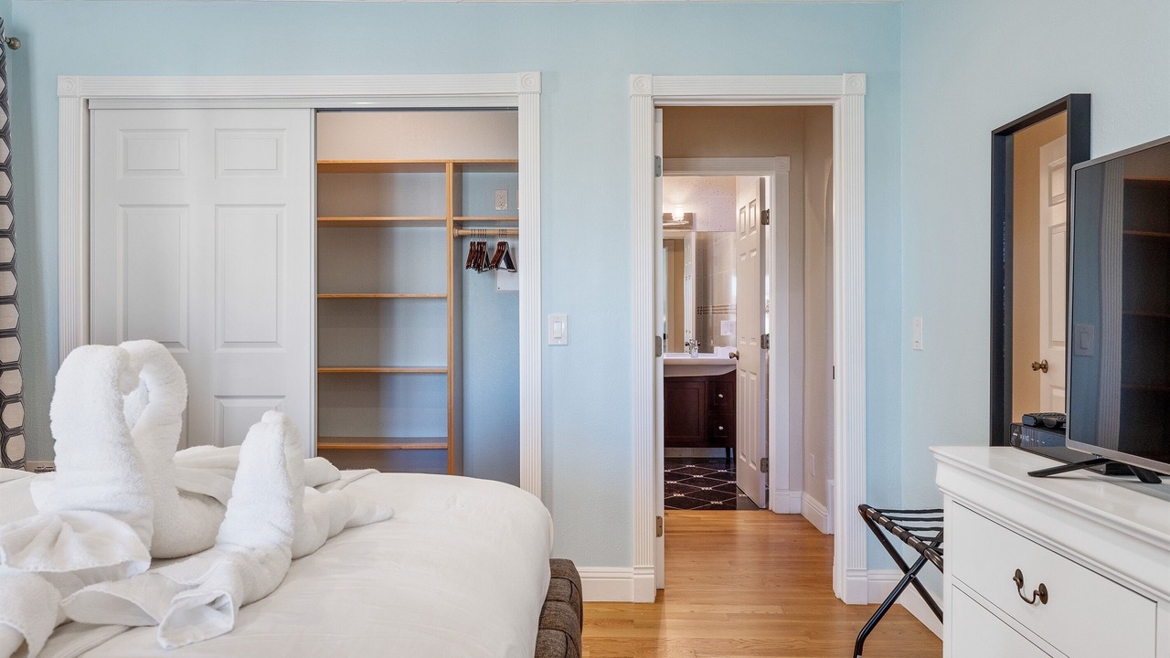 Photo of Bedroom in Merced Manor