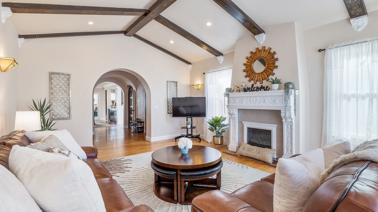Photo of Livingroom in Merced Manor