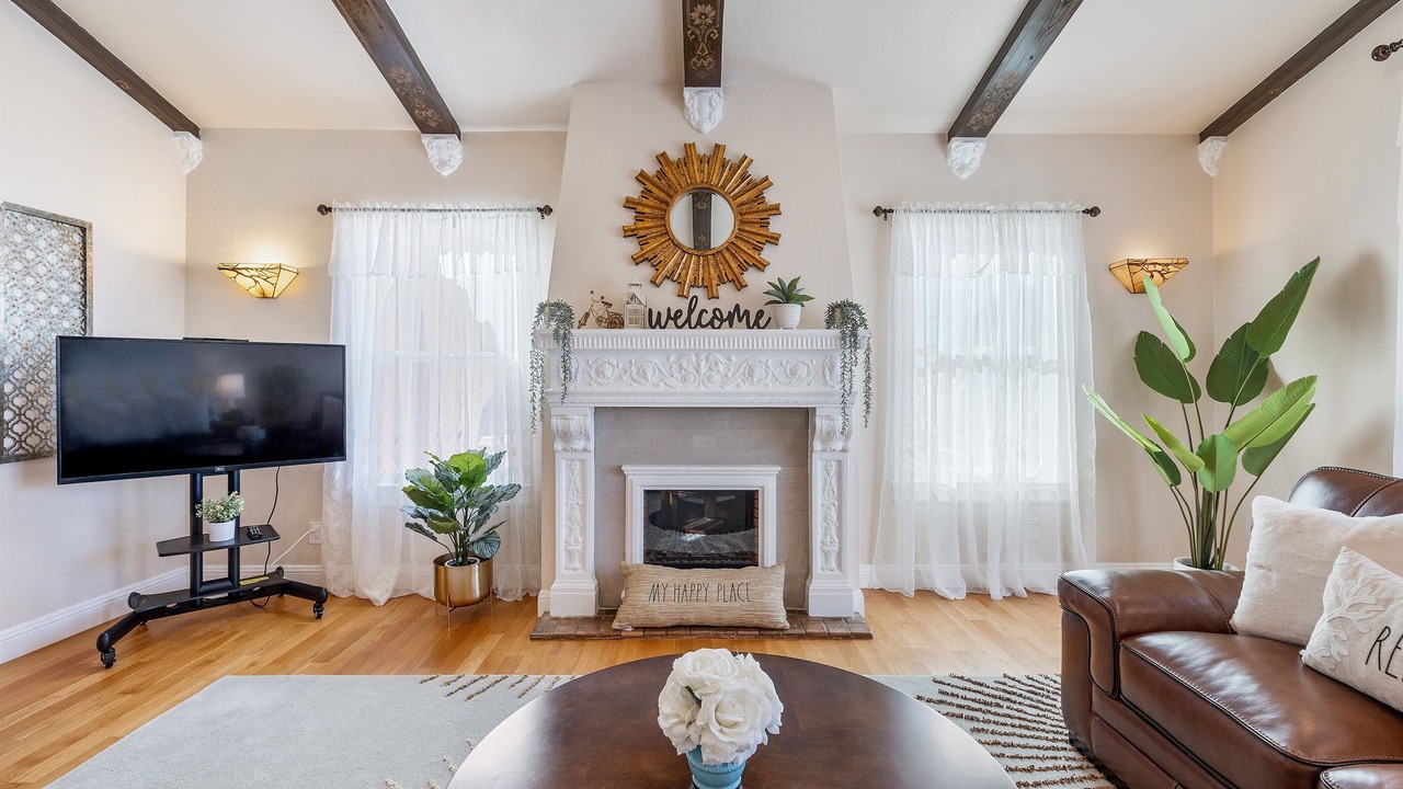 Photo of Livingroom in Merced Manor