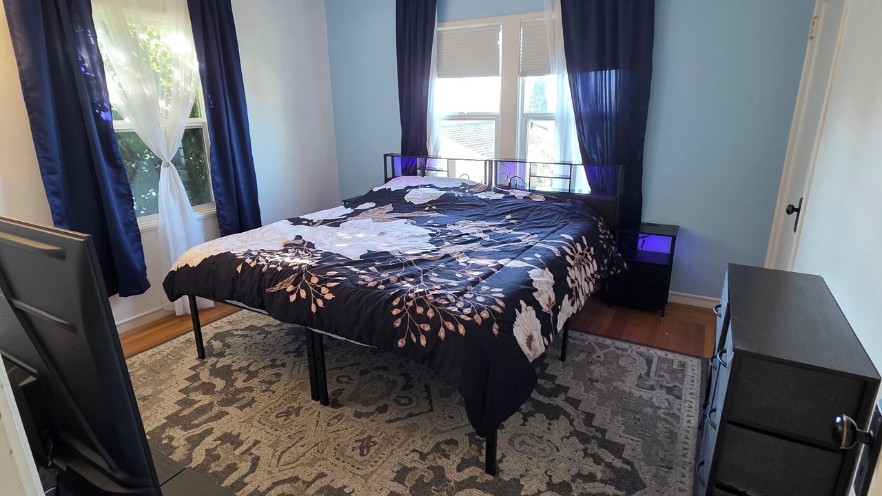 Photo of Bedroom in Oakland